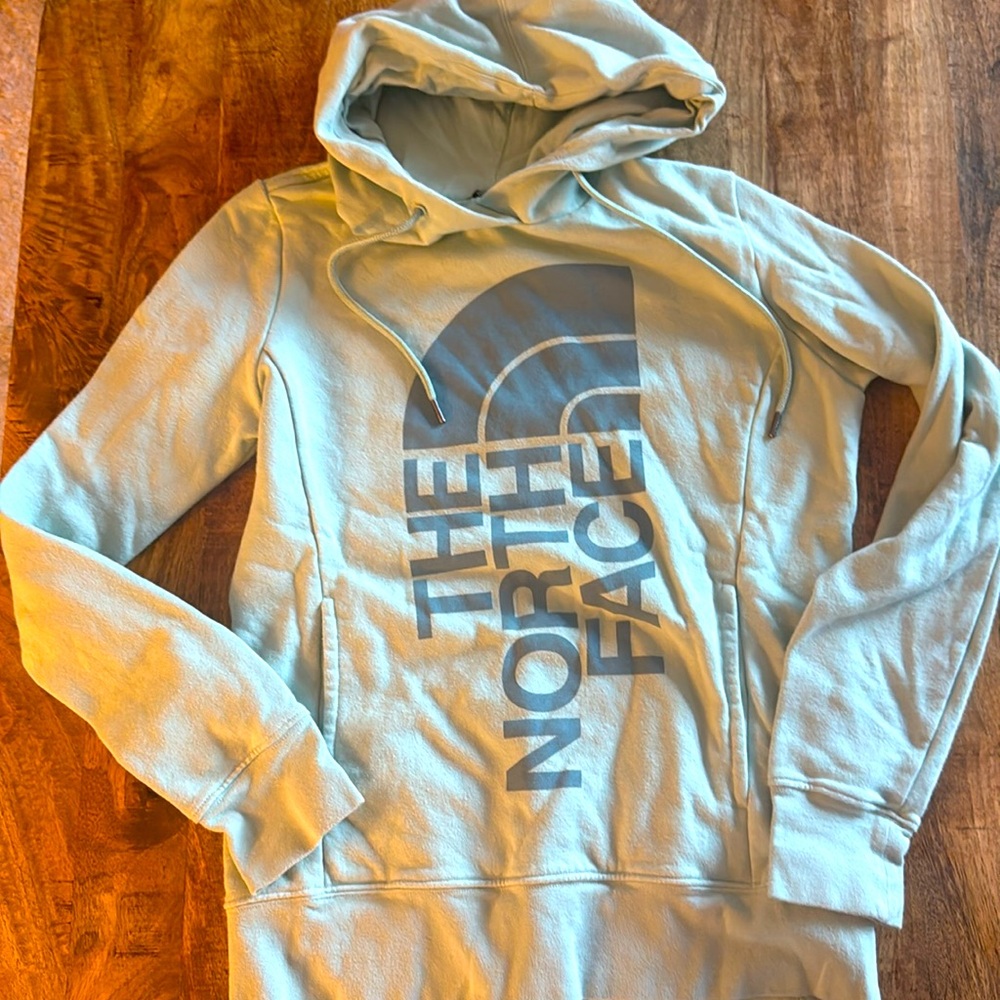 Women’s Northface sweatshirt small